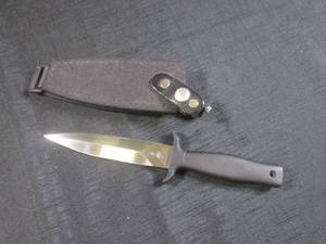 lot 24 image: (CNTR) Gerber Mark I Dagger - 9 Overall Length