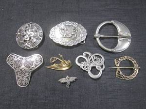 lot 26 image: (EC1) Metal Belt Buckles, Pins Etc