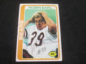lot 44 image: (CNTR) Signed 1978 Topps Robin Earl Card #32