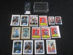 lot 59 image: (CNTR) Assorted Mini Baseball Cards in Plastic Container