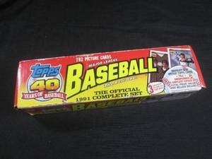 lot 75 image: (CS) Box 1991 Topps Baseball Cards - Open Box