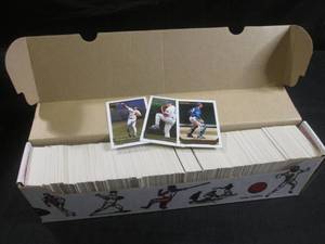 lot 80 image: (EW3) Box 1993 Topps Gold Baseball Cards