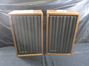 lot 101 image: (CS) Pair Vintage Realistic MC-1200 Speakers 17 34 High - Untested
