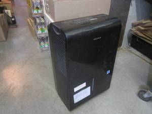 lot 148 image: (EW3) Pelonis Dehumidifier Model PAD50P1ABL - Powers On