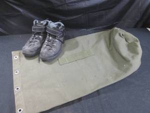 lot 181 image: (CSB) Dr Comfort Leather Shoes Size 10.5W and Green Canvas Duffle Bag