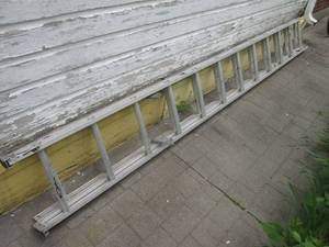 lot 187 image: (UD2) 12 Ft Aluminum Extension Ladder