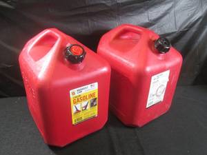 lot 204 image: (BR1) 2 - 5 Gallon Gas Cans...
