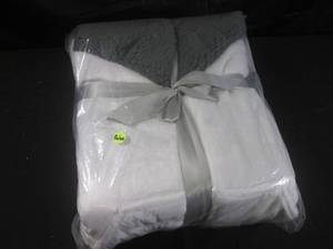 lot 229 image: (EW6) New Robe WhiteGrey...