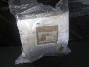 lot 287 image: (A-3) Bella Russo Sand & Snooze Bedding 2 Decorative Pillow Set