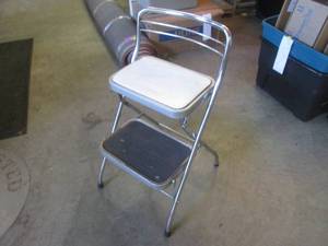 lot 288 image: (BS) Vintage Folding Step Stool Chair