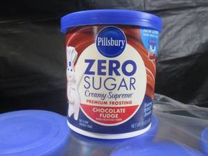 lot 351 image: (C-1) 8 Pillsbury Zero Sugar Creamy Supreme Chocolate Fudge Frosting 15oz Best by Feb 2024