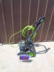 Greenworx 2000 lb electric pressure washer with hose & hand. Powers up. Unable to fully test. As shown.