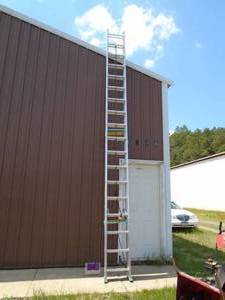 Werner 36 aluminum ladder. Appears new. No noticable damage. As shown.