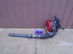 Shiadaiwa 2 cycle back pack blower. Consignor says it runs. As shown.