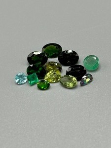 6.85 Carat Emerald, Diopside, Mystic Topaz, Quartz, Etc Various Mixed Cut - Assorted Lot of Loose Stones