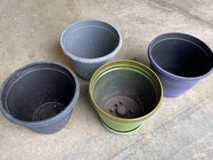 lot 78 image: Four Planters