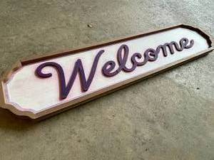 lot 82 image: Wooden Wall Mount Welcome Sign