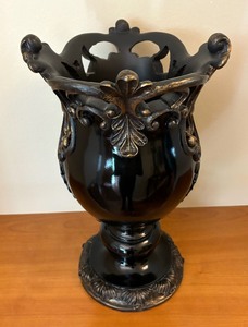 lot 61 image: Amazing Decorative Vase