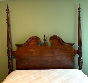 lot 23 image: Cherrywood Four Post Bed