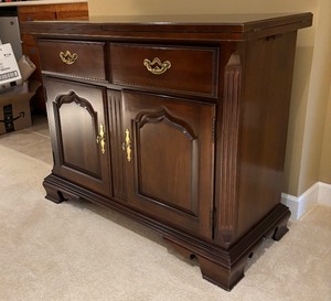 lot 8A image: Thomasville Sideboard Buffet Server