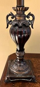 lot 106 image: Lovely Table Lamp