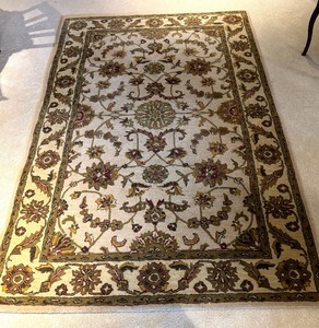 lot 117 image: The Kingsley House Collection Rug