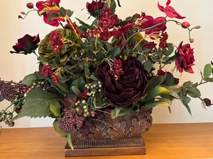 lot 96 image: Beautiful Faux Floral Arrangement