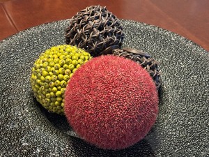 lot 98 image: Lovely Decorative Table Centerpiece Ensemble