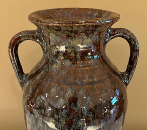 lot 125 image: Lovely Two Handled Vase