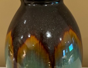 lot 131A image: Sparkly Pottery Vase
