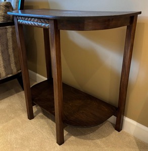 lot 140 image: Amazing Accent Table