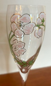 lot 192 image: Four Pretty Prink Floral Stemmed Glasses