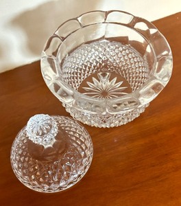 lot 195 image: Elegant Lidded Dish
