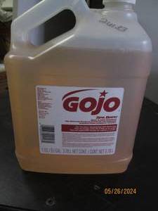 1 gallon of gojo spa bath soap...