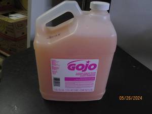 1 gallon of gojo lotion soap...