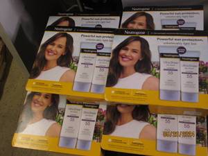 62 packs of neutrogena ultra sheer dry touch spf 55 sunscreen