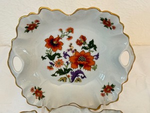 lot 43 image: Limoges Castle Snack  Candy Butter or Soap Dish and Relish Dish
