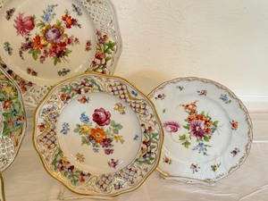 lot 19 image: Variety of Vintage Dresden Plates including Vintage Dresden Reticulated Plates