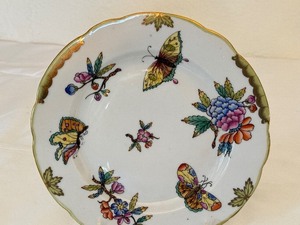 lot 18 image: Vintage Herend Hand Painted Salad Plate