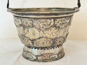 lot 40 image: Vintage Decorative Hammered Metal Middle East Bucket