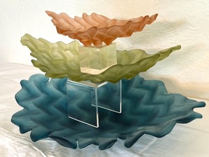 lot 16 image: Set of Three Art Glass Wave Bowls