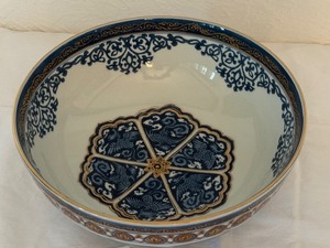 lot 38 image: Vintage Hand Painted Imari Bowl