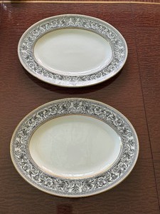 lot 63 image: Two Wedgwood Florentine Platters Black Dragons  Two Florentine Black (Black Dragons) Platters