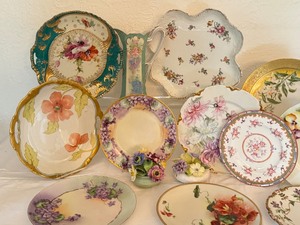 lot 24 image: Variety of Vintage Plates