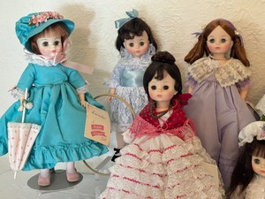 lot 57 image: Eight Vintage Madame Alexander Dolls