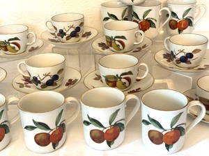 lot 50 image: Vintage Royal Worcester Evesham Cups and Saucers, Mugs and Cream & Sugar Set