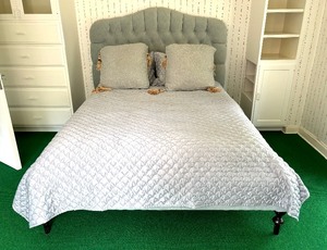 lot 67 image: Tufted Upholstered Queen Bed Frame