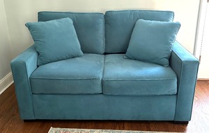 lot 25 image: Johnathan Louis Sofa Loveseat