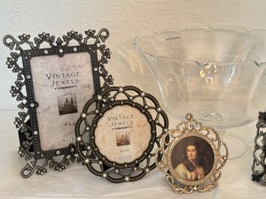 lot 167 image: Lovely Home Decor Items
