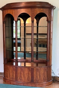 lot 2 image: Gorgeous Hendredon Display Cabinet